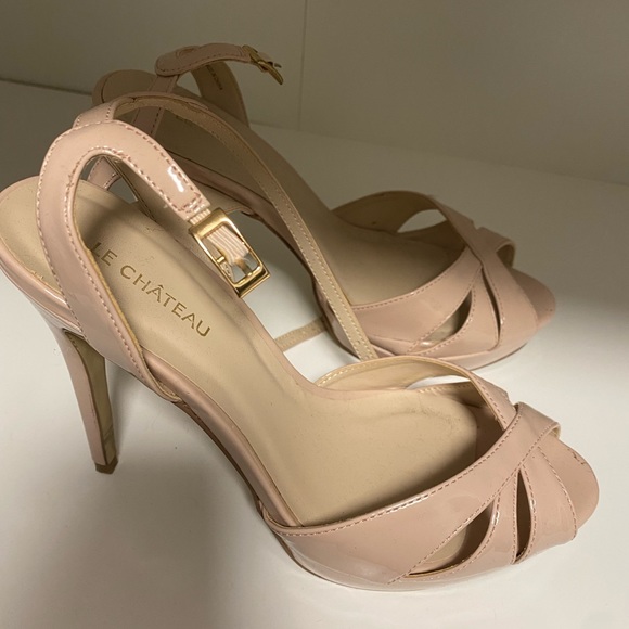 Le Chateau Nude Heels - Picture 1 of 3